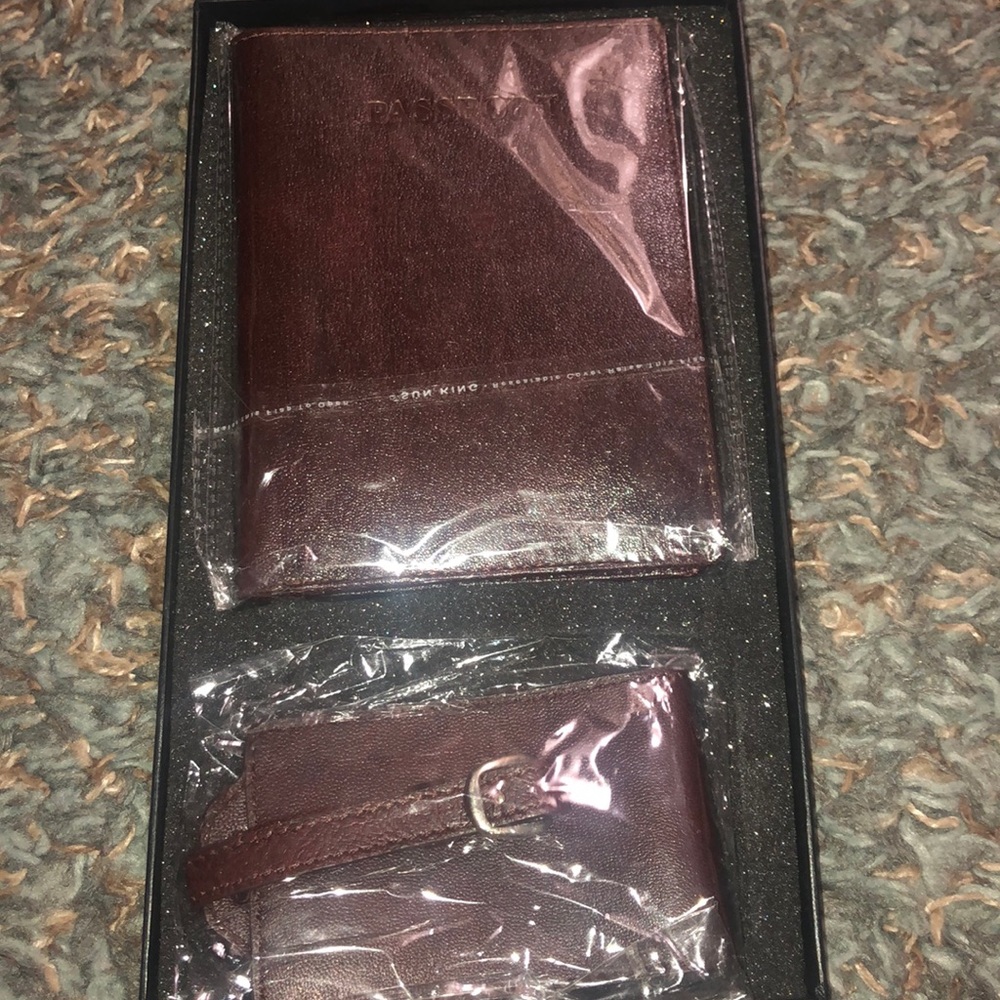 Leather passport case + luggage tag